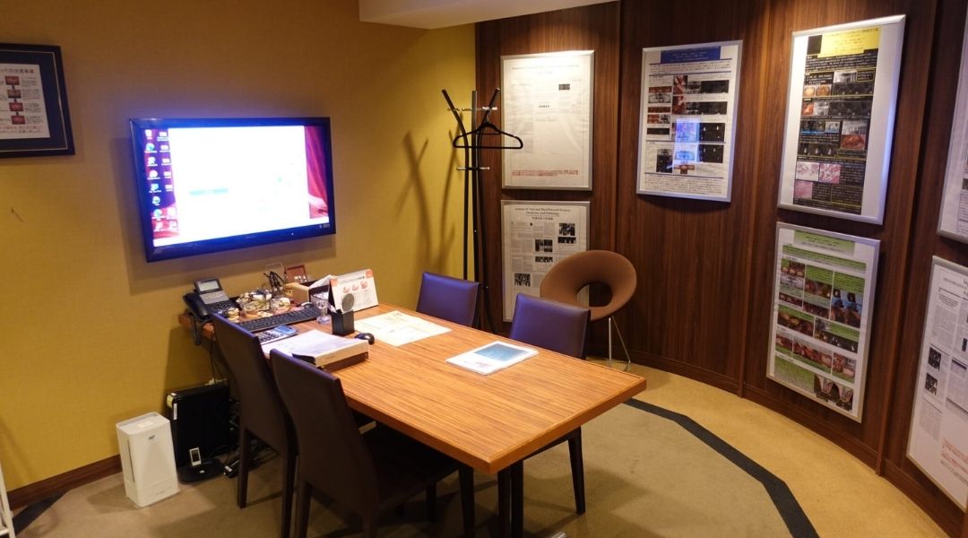 プライバシーに配慮した完全個室のカウンセリングルーム（デンタルチームジャパン）